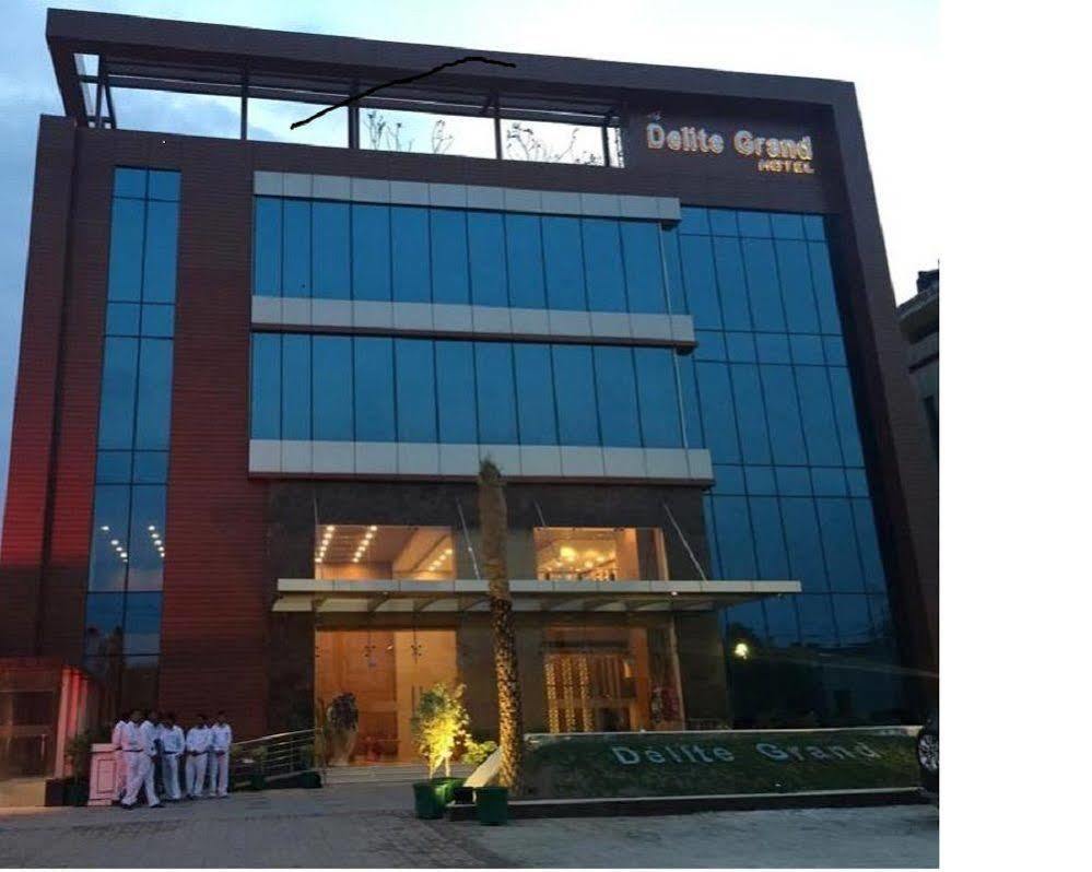 Hotel Delite Grand Faridabad Exterior foto